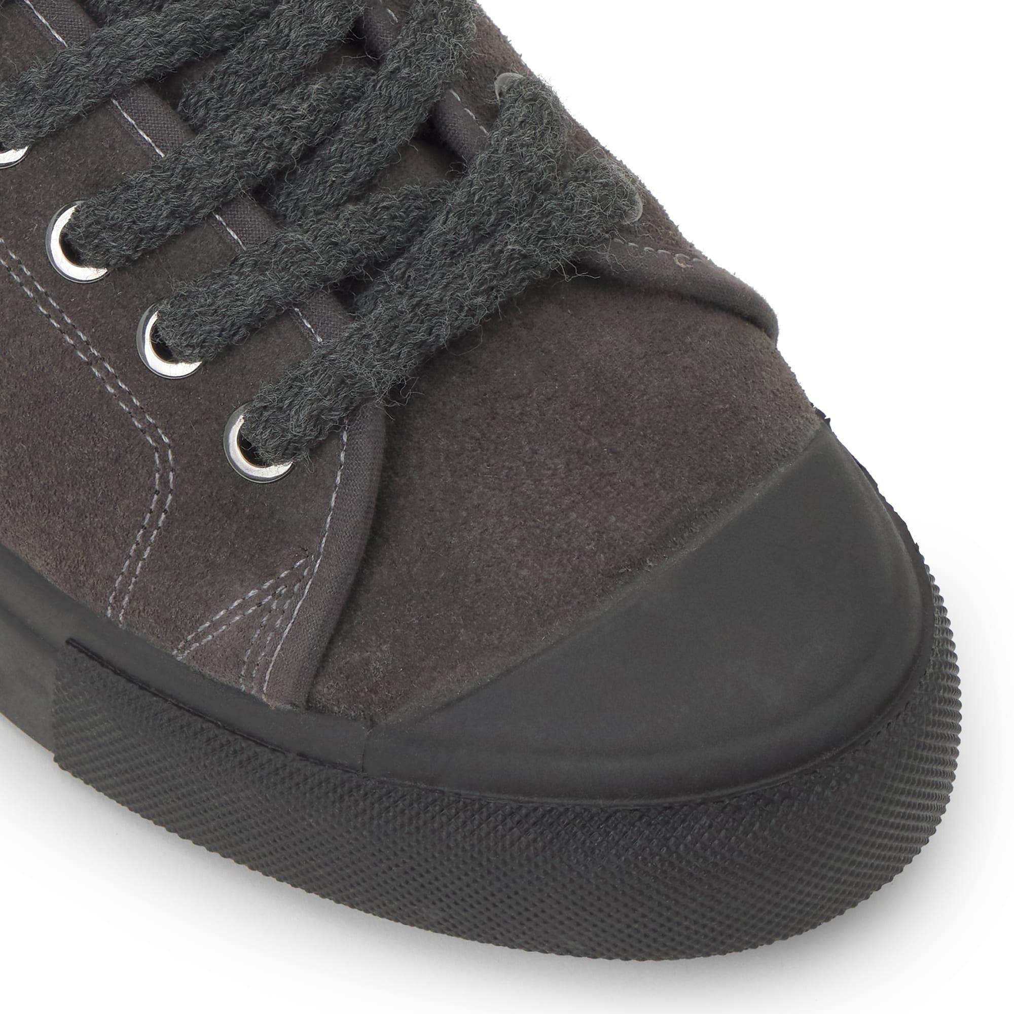 Sneaker plano Zira en serraje