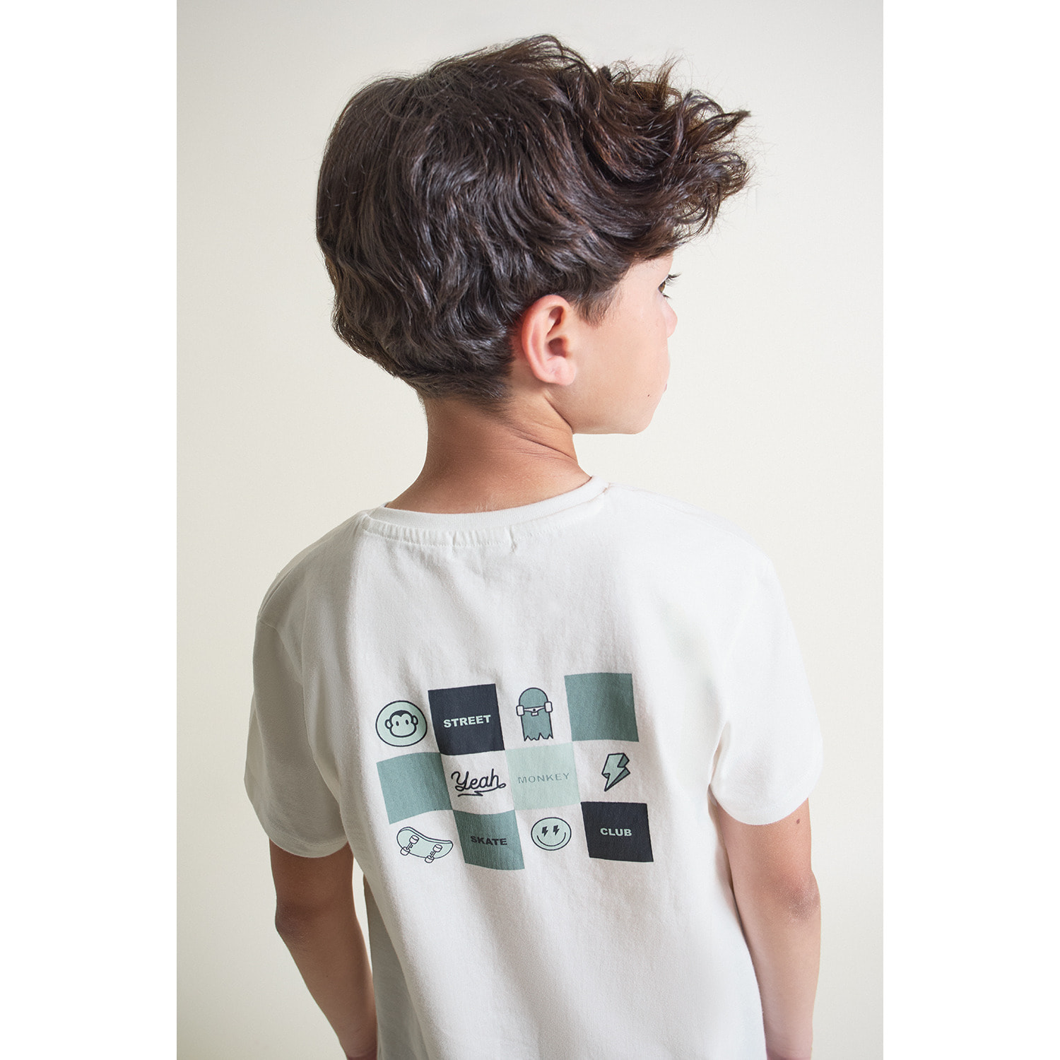 Conjunto Camiseta con Logo Skate Club en el Pecho y Shorts con Bolsillos Parche | Color: Crudo | Street Monkey