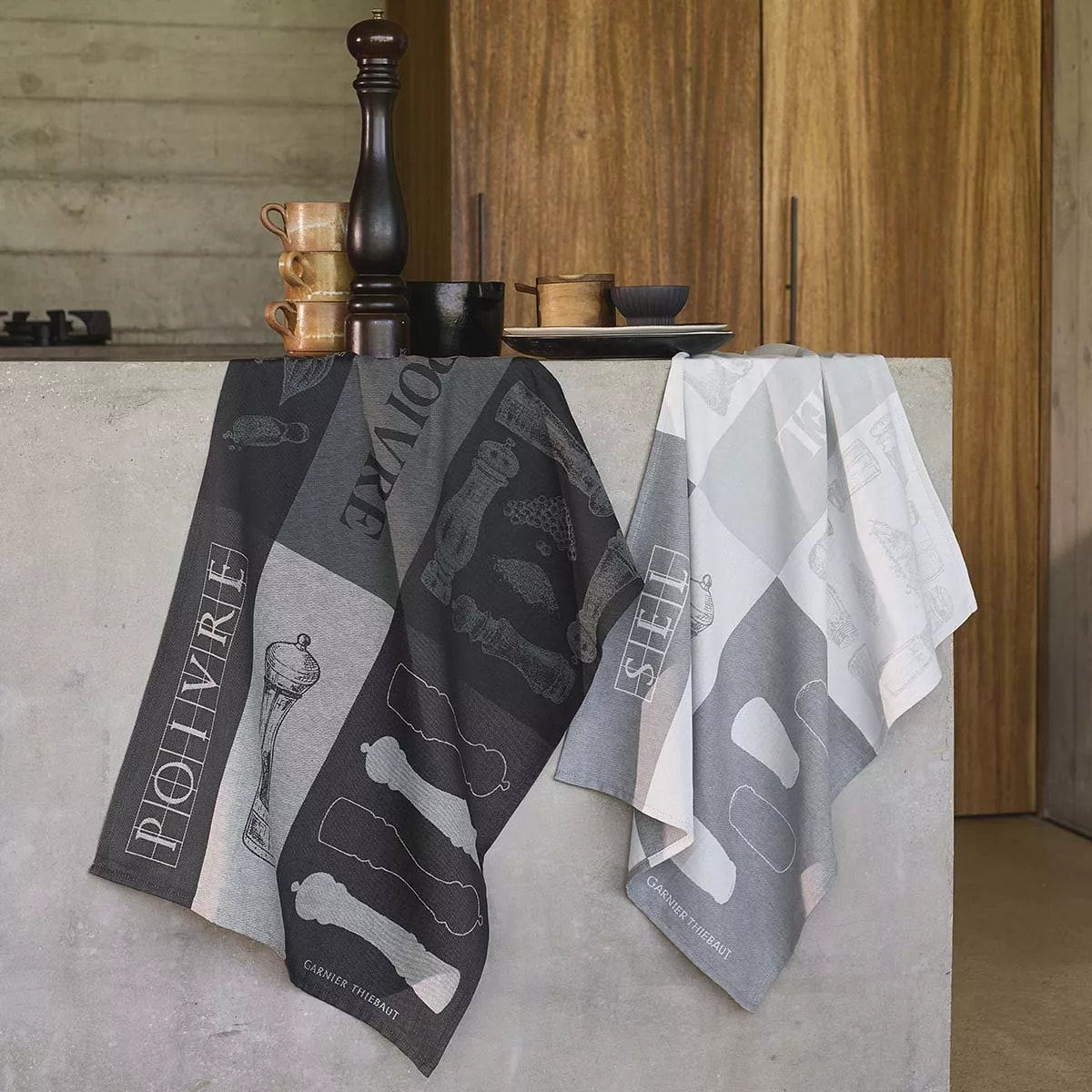 Torchon pur coton motif jacquard blanc noir Les poivrieres charbon