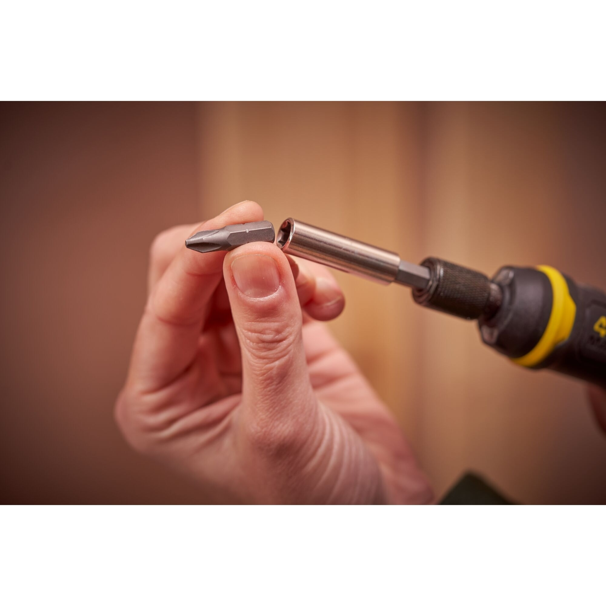 Tournevis Assisté 4V 1,5 Ah - 300 tr/min - Manche Bimatière - STANLEY FATMAX FMHT66719-0