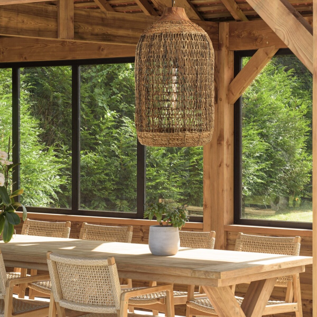 SIXTINE - Suspension 50x50cm en abaca couleur naturelle et teck recyclé