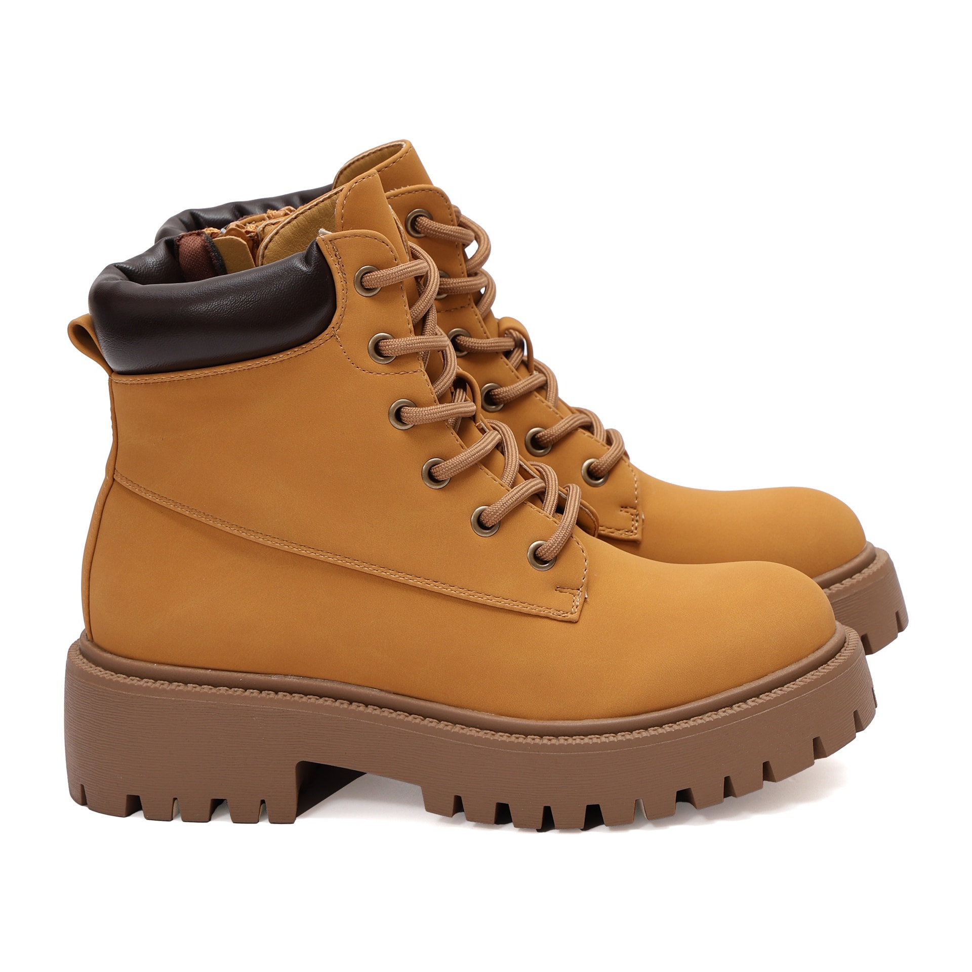 Anfibi in simil pelle con stringhe