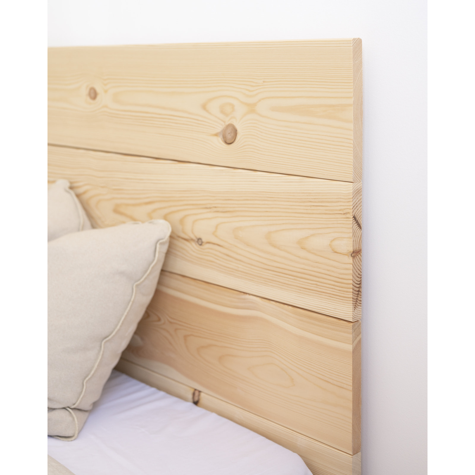 Pack de têtes de lit et de tables de chevet en bois massif ton naturel en différentes tailles