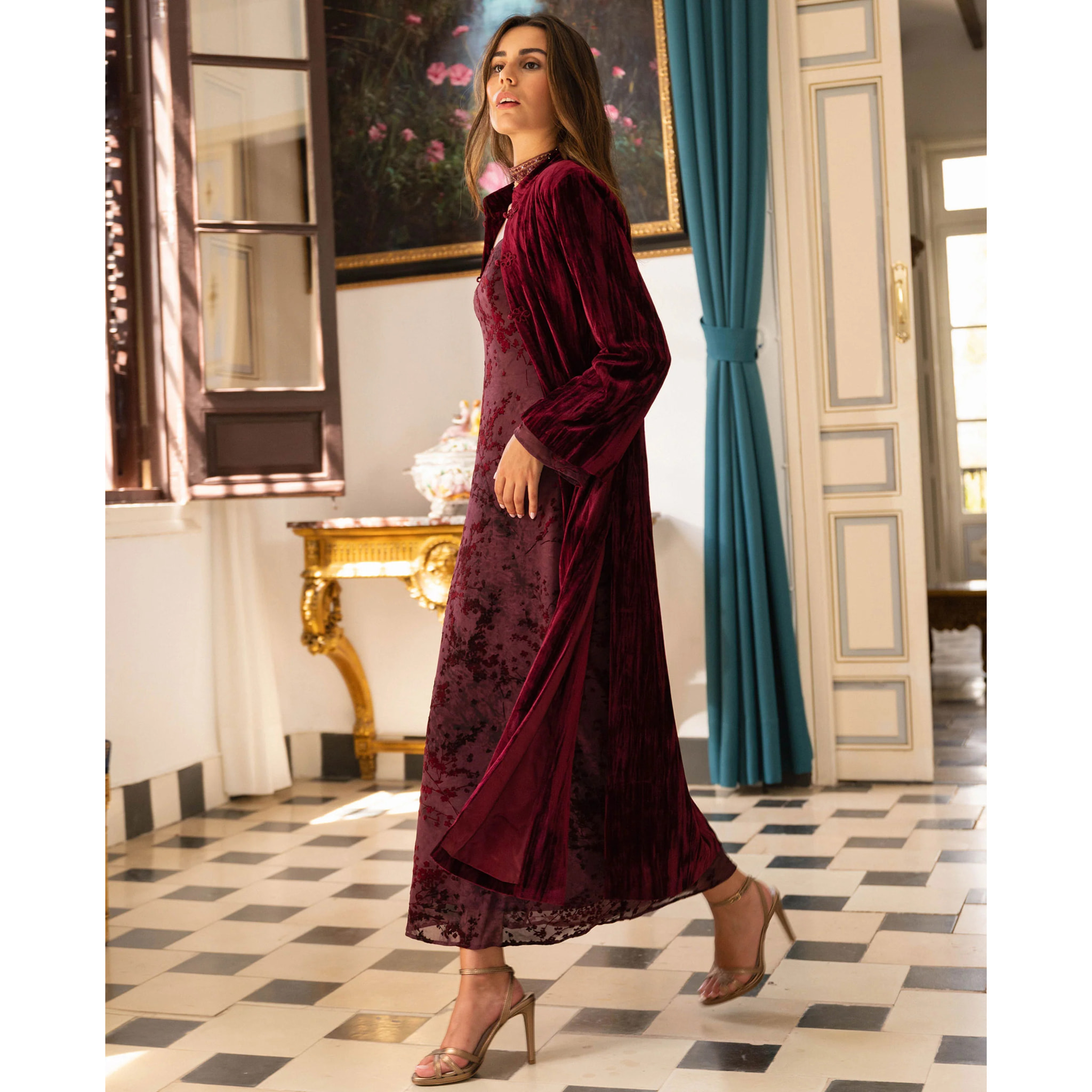 Vestido largo flocado granate con escote cuadrado de mujer