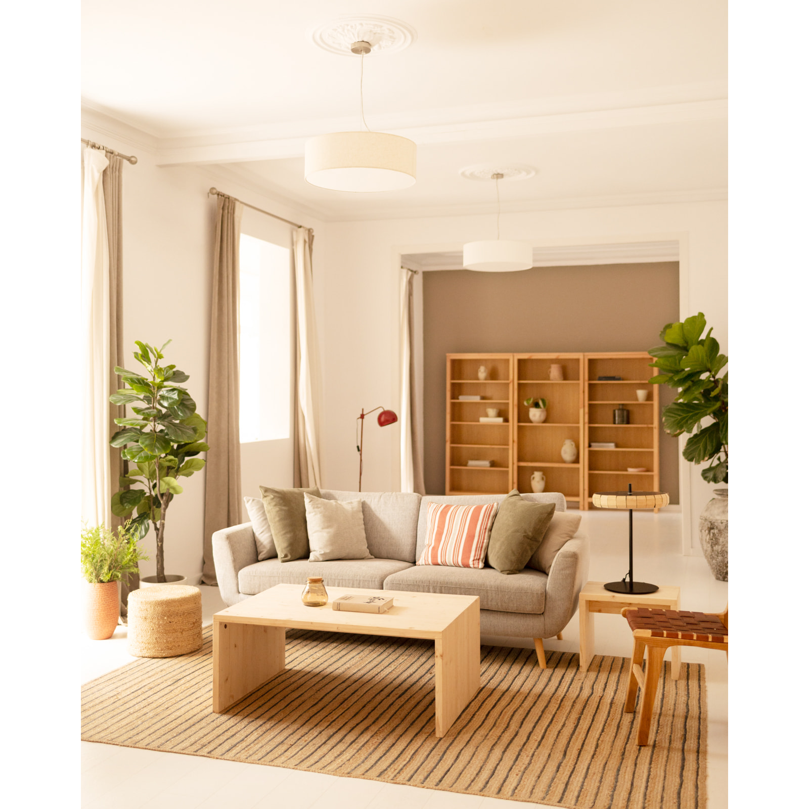 Table basse en bois massif ton naturel de 110x45x74cm Hauteur: 45 Longueur: 110 Largeur: 74