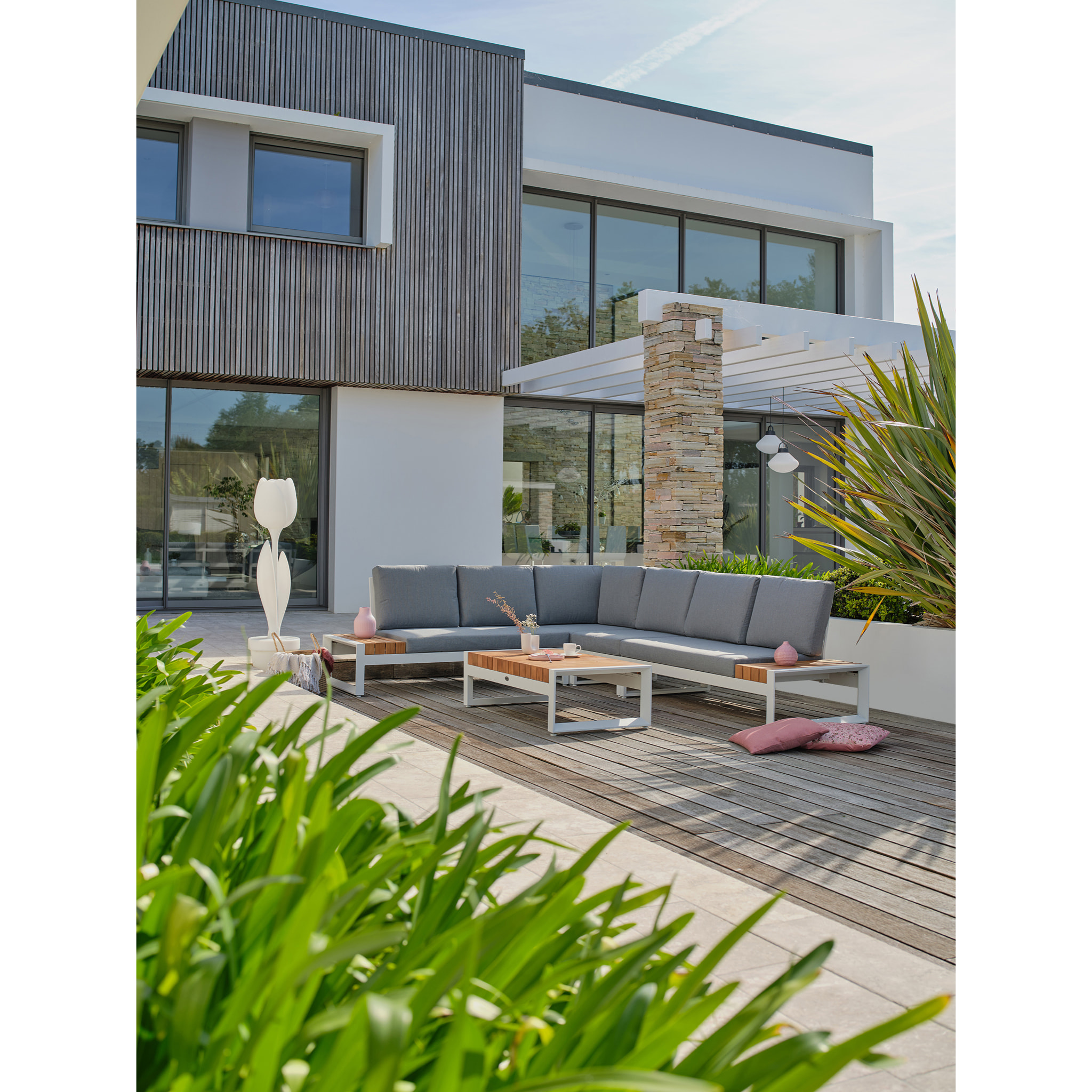 VALENCIA - Salon de jardin d'angle 6 places en teck et aluminium blanc