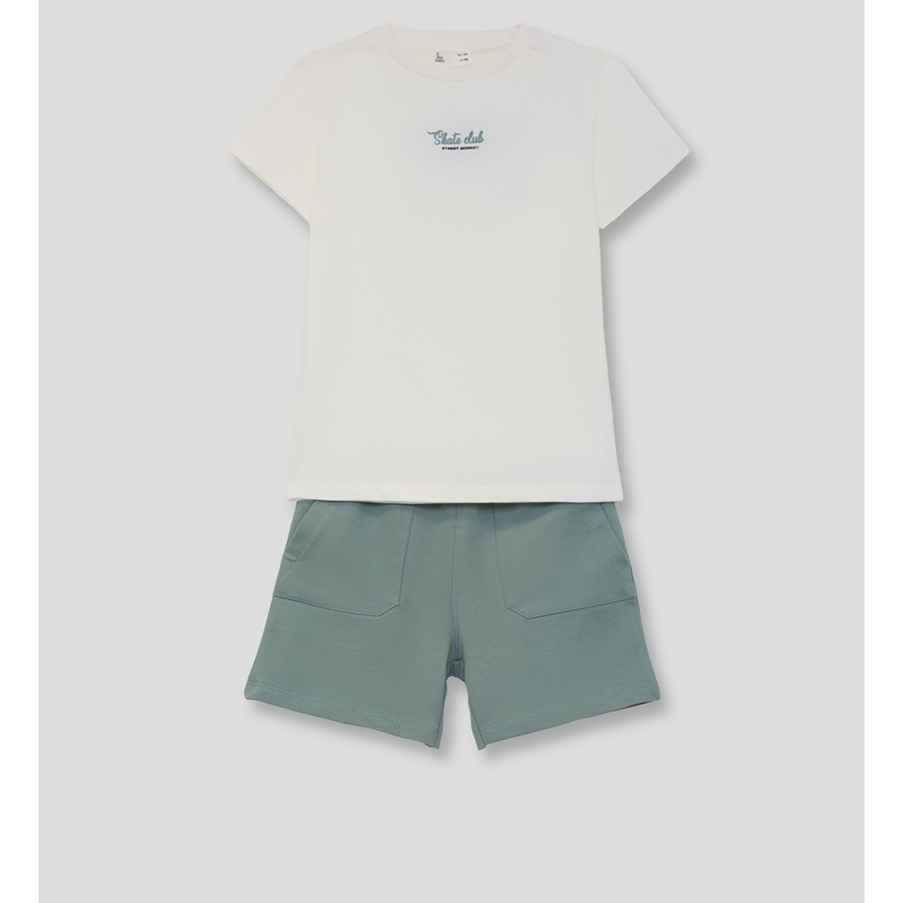 Conjunto Camiseta con Logo Skate Club en el Pecho y Shorts con Bolsillos Parche | Color: Crudo | Street Monkey
