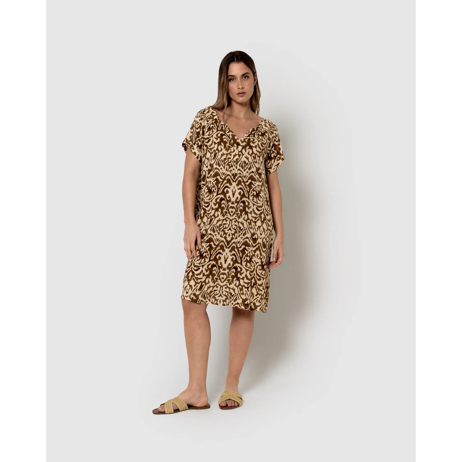 Vestido corto bambula detalles plisados sindi marrón