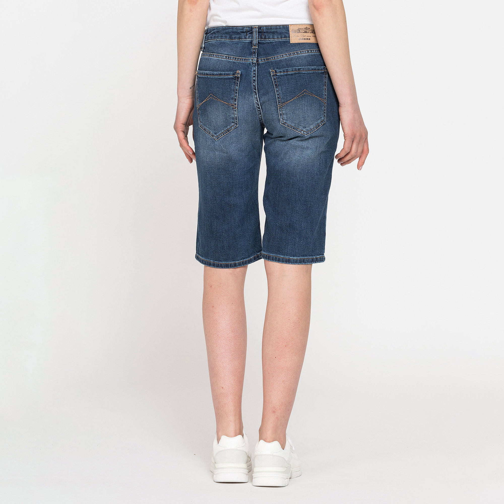 BERMUDA IN DENIM LEGGERO CON STRAPPI 100% COTONE. Vita regolare.