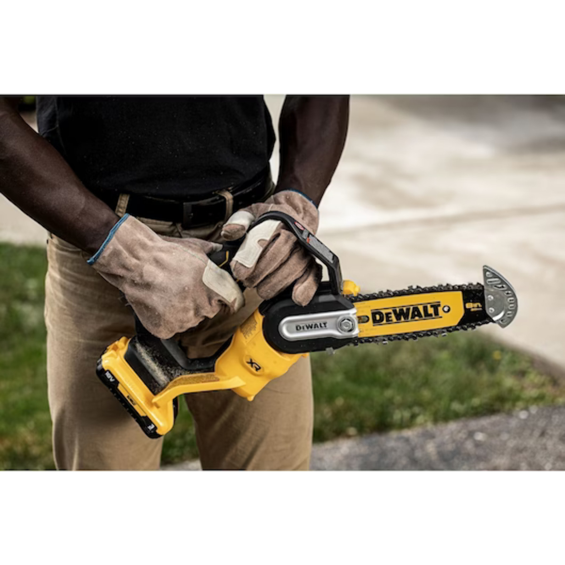 Tronçonneuse élagueuse DEWALT XR 18V Brushless - 1 batteries 5.0 Ah, chargeur + accessoires - DCMPS520P1-QW