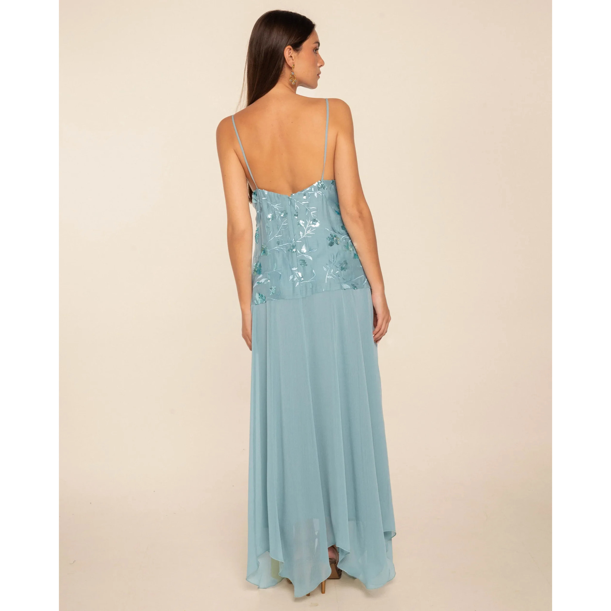 Vestido midi con cuerpo de bordados y gasa