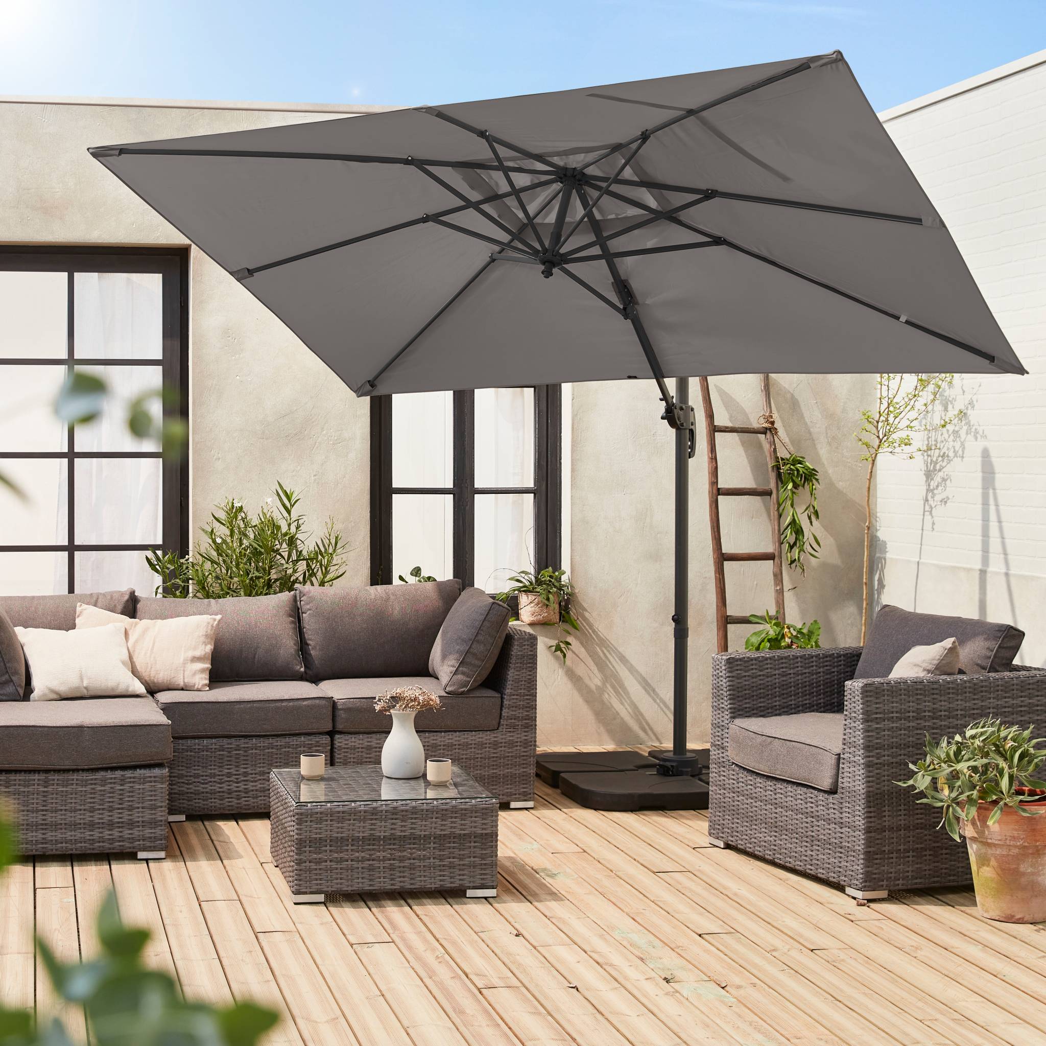 Parasol déporté rectangulaire 2x3m - Antibes - Gris - Parasol excentré inclinable. rabattable et rotatif à 360°.