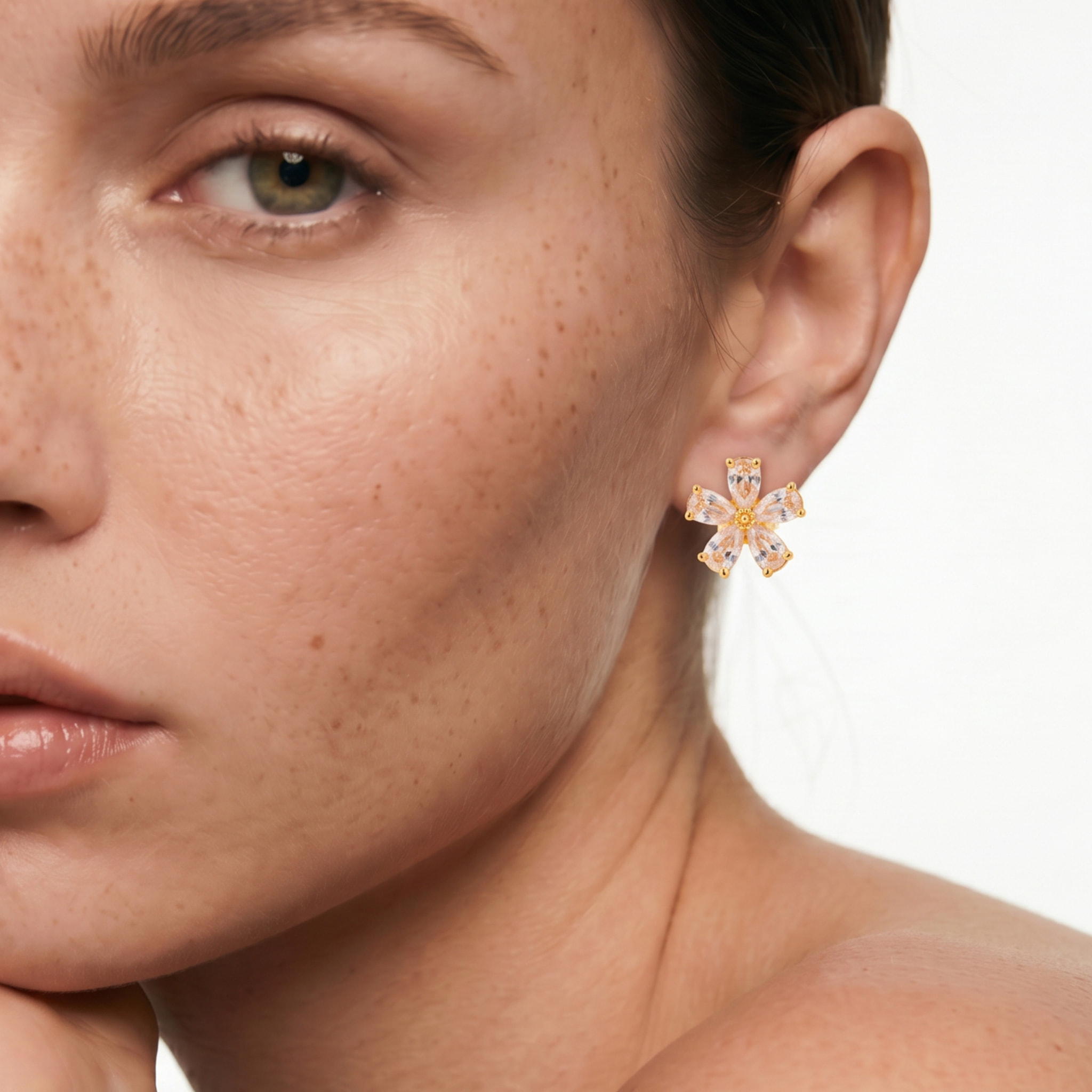 Pendientes de Circonita Brillante acabado en oro amarillo de 18k