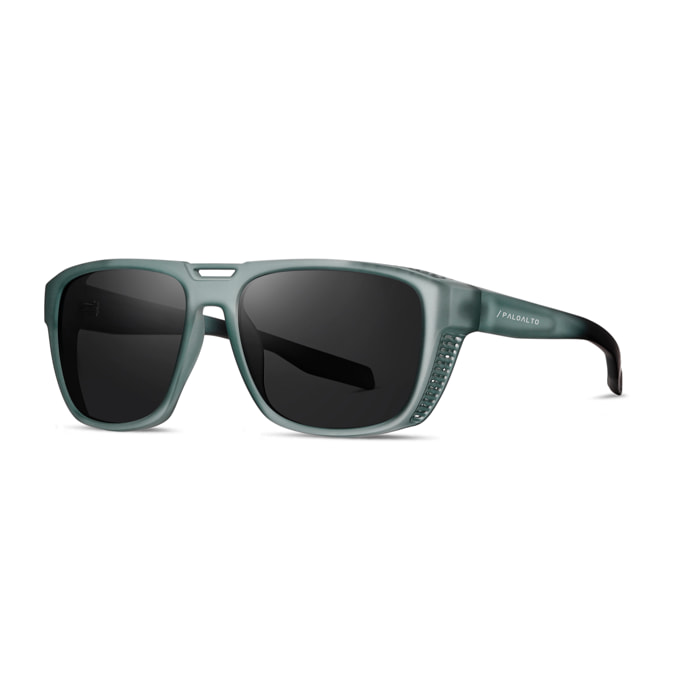 Gafas PALOALTO modelo WINGFOIL en color Montura azul mate transparente con lentes polarizadas ahumadas.