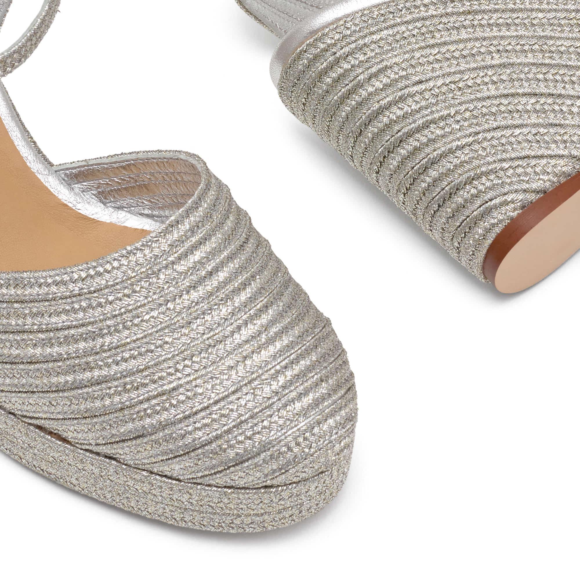 Alpargata de cuña Carolyn trenzada en acabado metalizado con cierre de pulsera