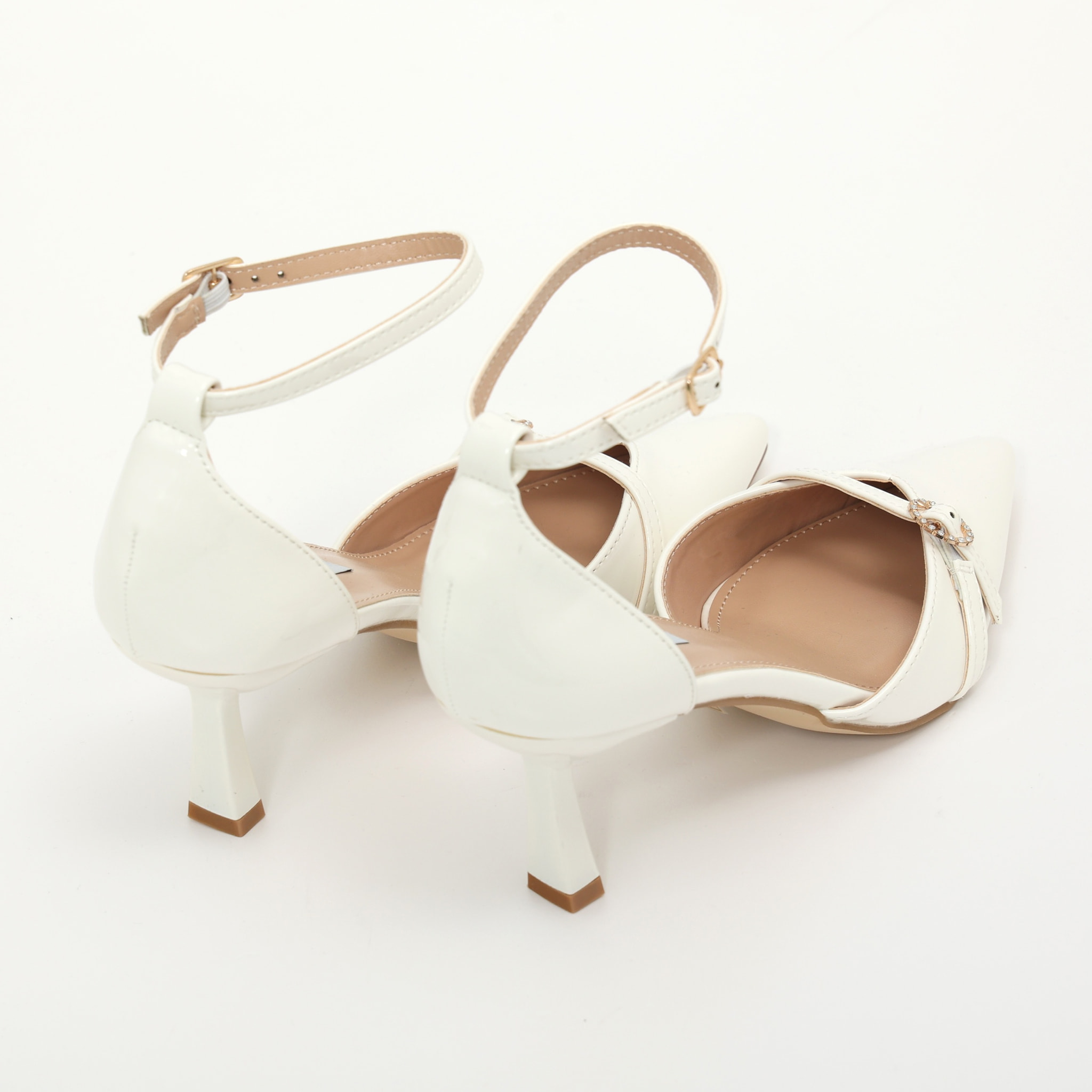 Sandali in simil pelle verniciata con tacco a rocchetto