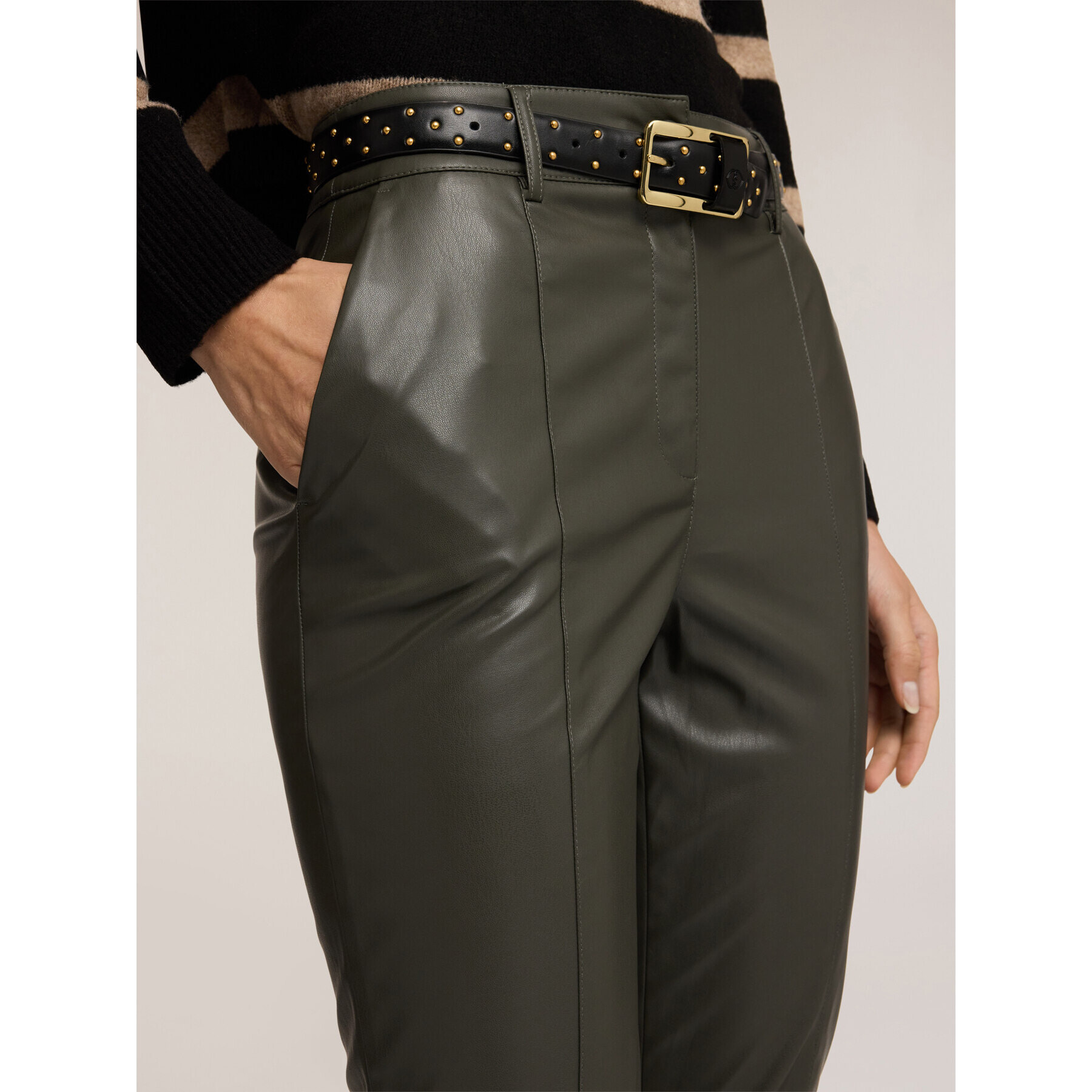 Motivi - Pantaloni slim fit in tessuto spalmato - Verde militare