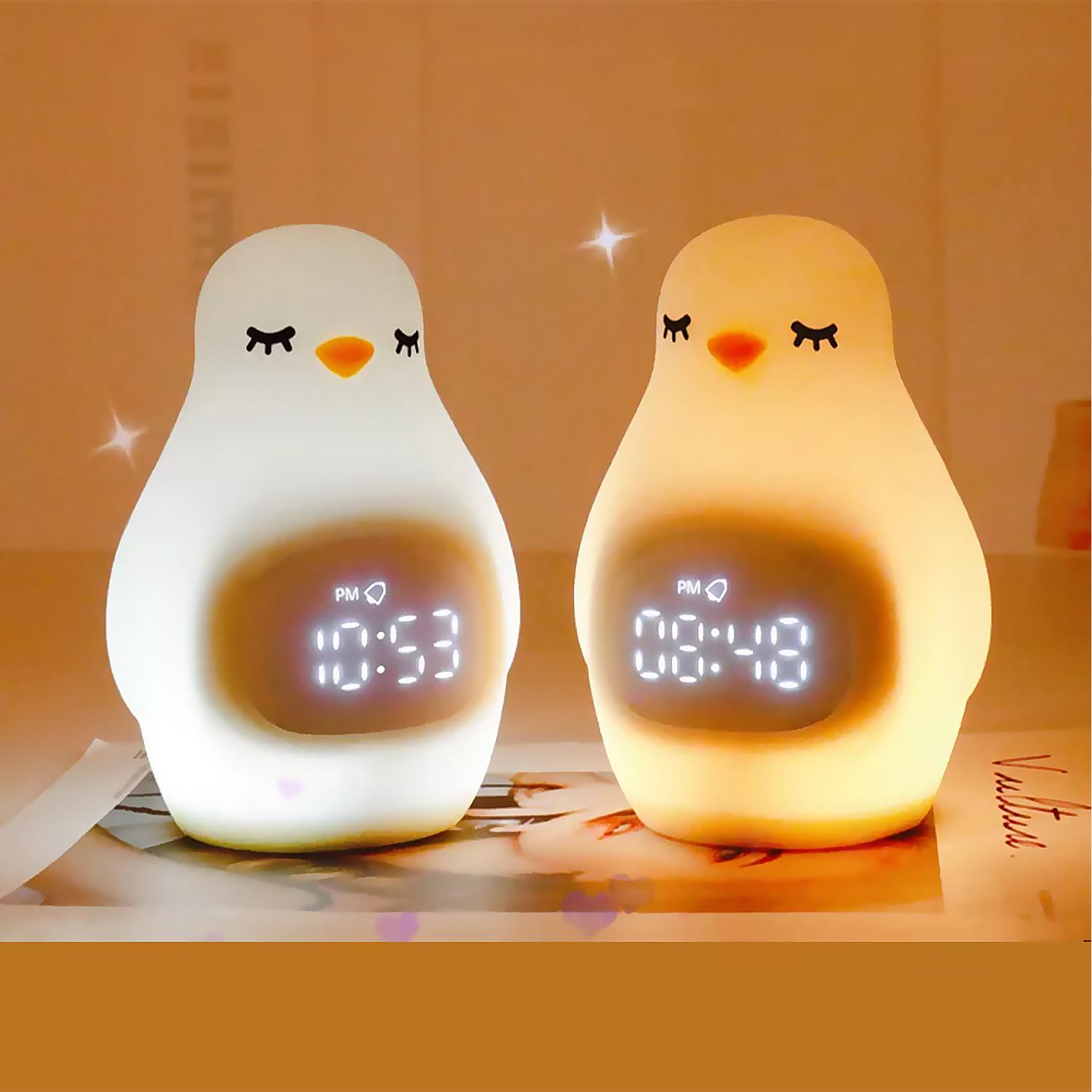 Reloj despertador con luz nocturna infantil, intensidad regulable. Diseño Pingüino.