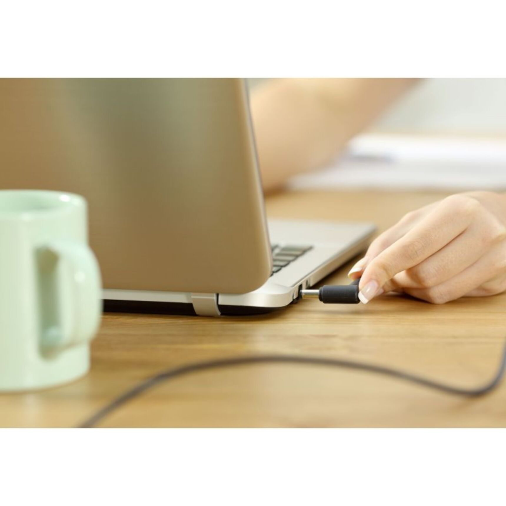 Chargeur ordinateur portable ESSENTIELB PC 65W universel + 9 embouts