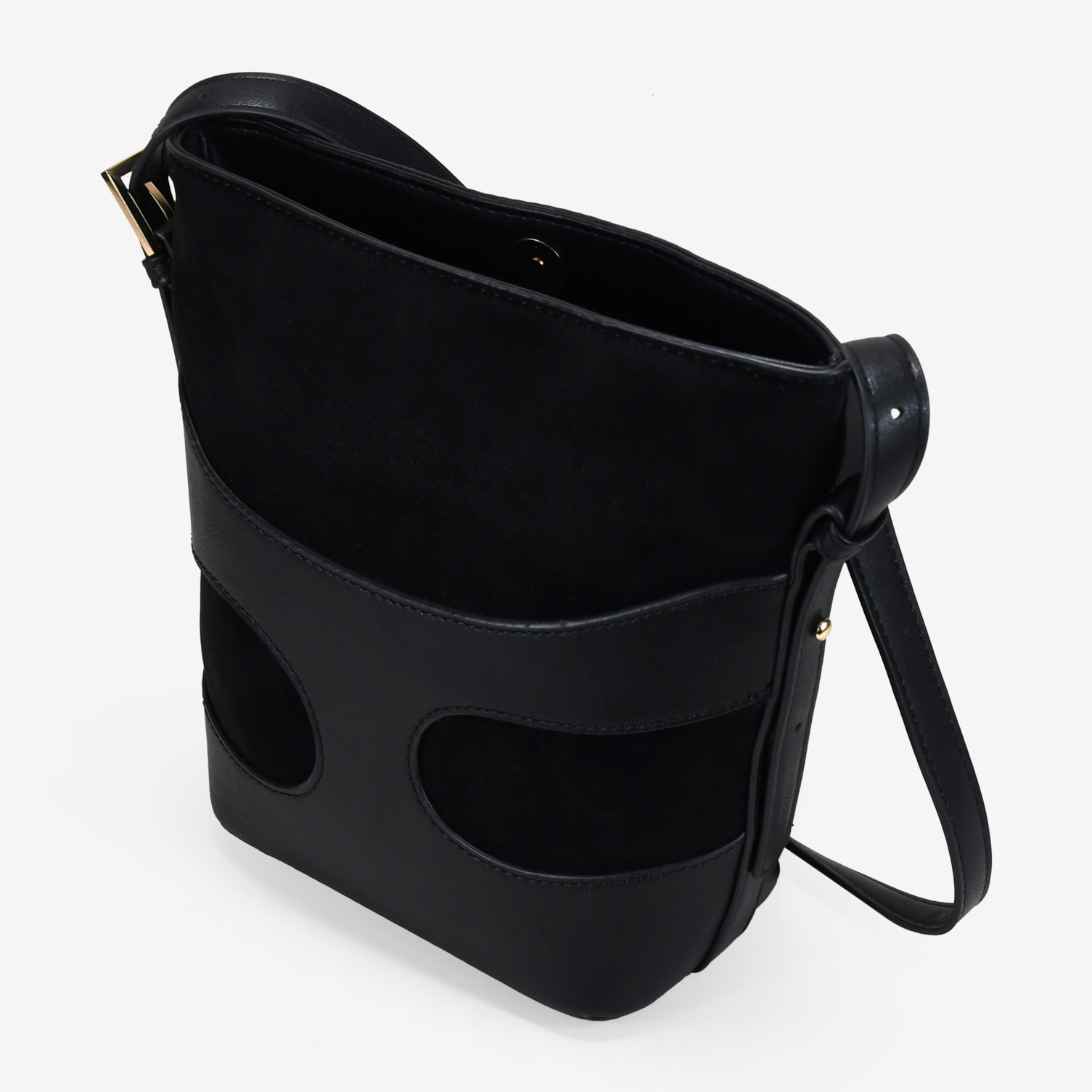 Bolso bandolera negro con cierre imán