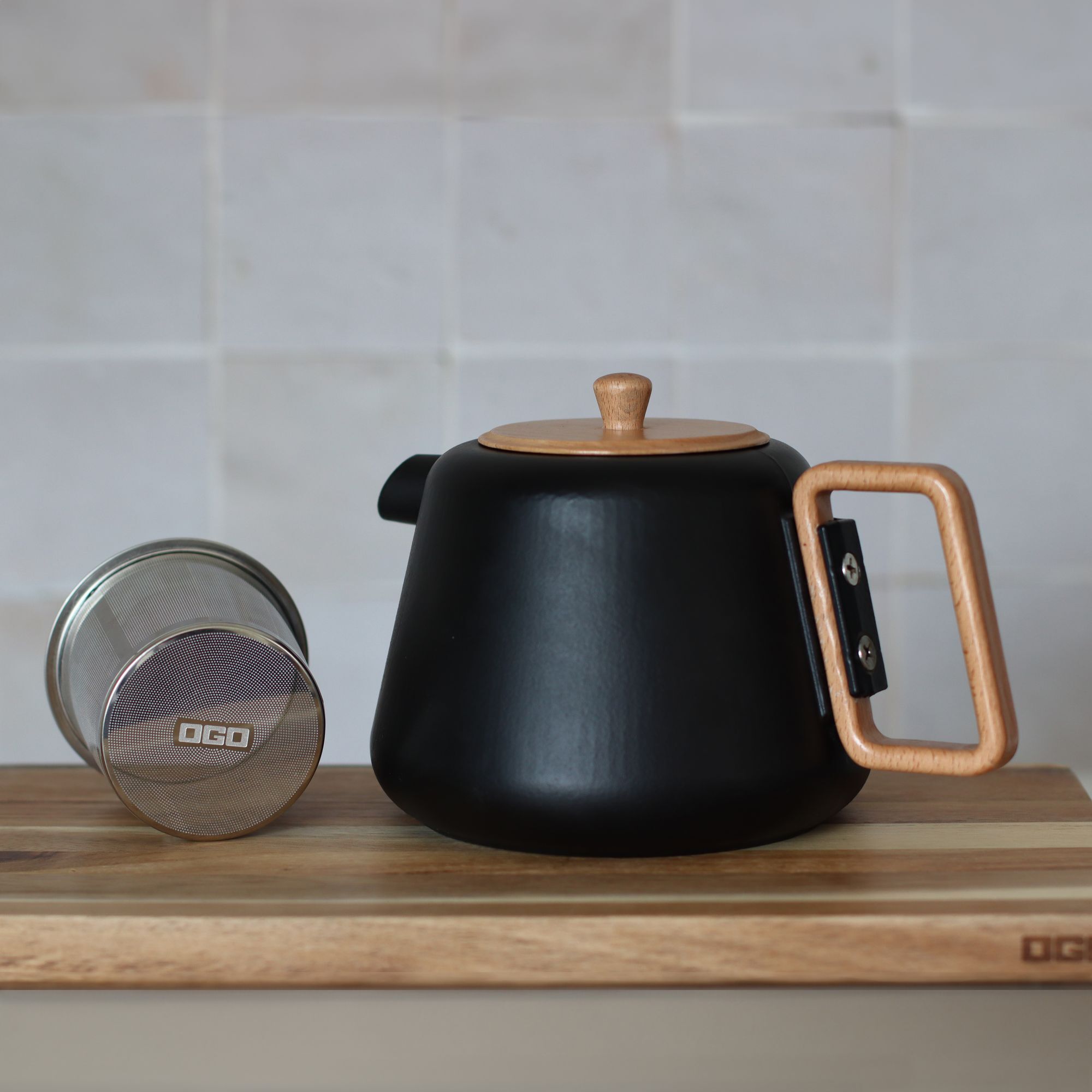 Théière en fonte noire avec couvercle en bois 1L VIGGO
