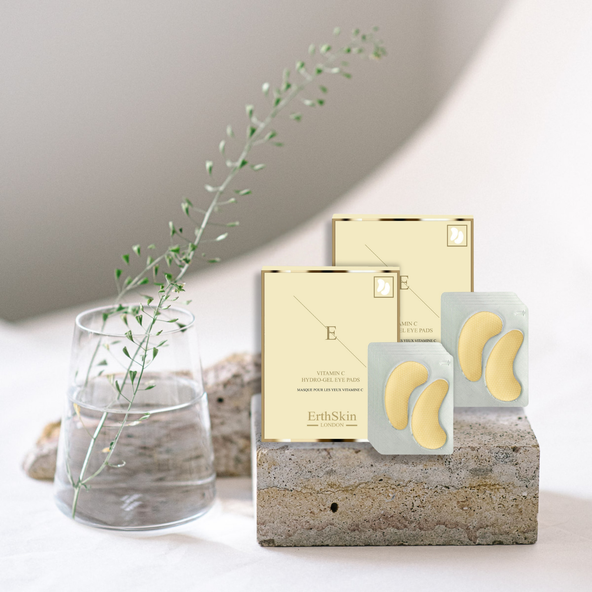 Parches oculares de hidrogel con vitamina C