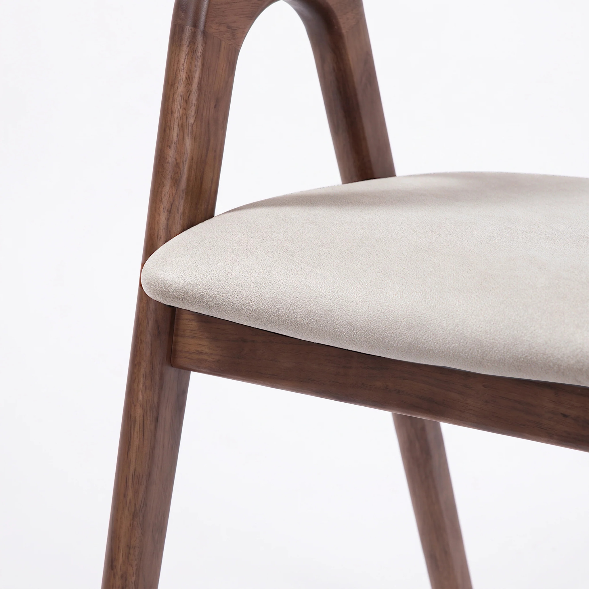 Chaise en bois d'hévéa marron et tissu beige - Hawa