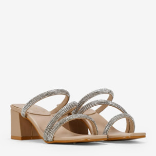 Sandalias de tacón beige con brillantes