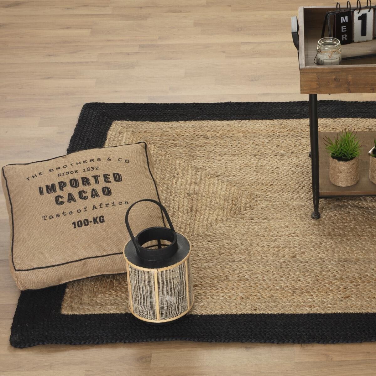 Tapis "Kahi" en jute bord noir 120x170cm