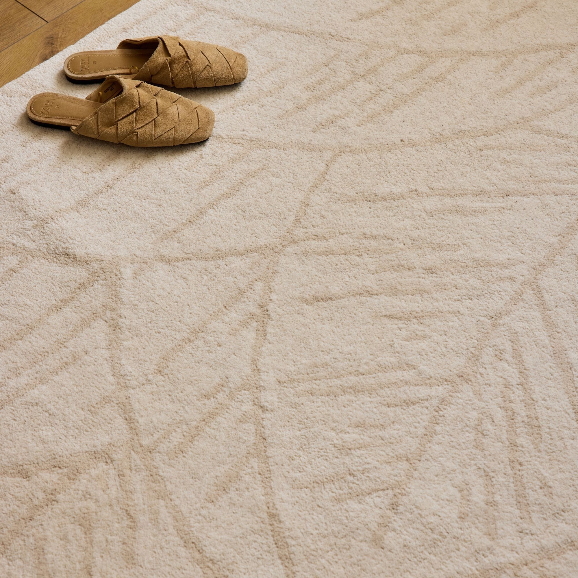 PANTONE - Tapis en laine fait main CEDRE BLANC à motif feuille crème