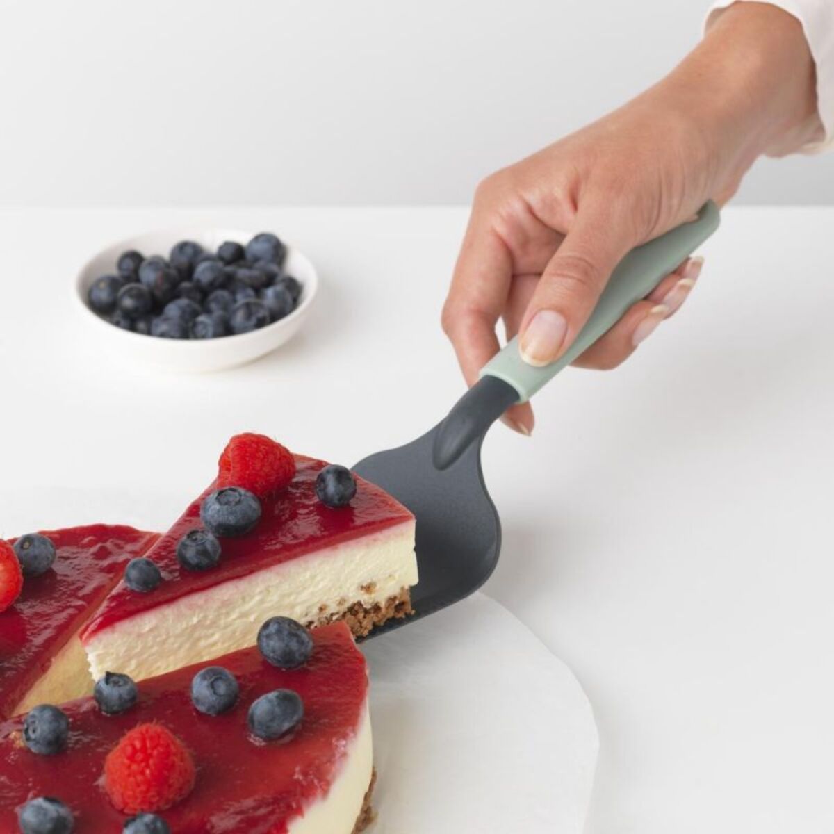 Pelle BRABANTIA a gateau avec cote tranchant Jade G
