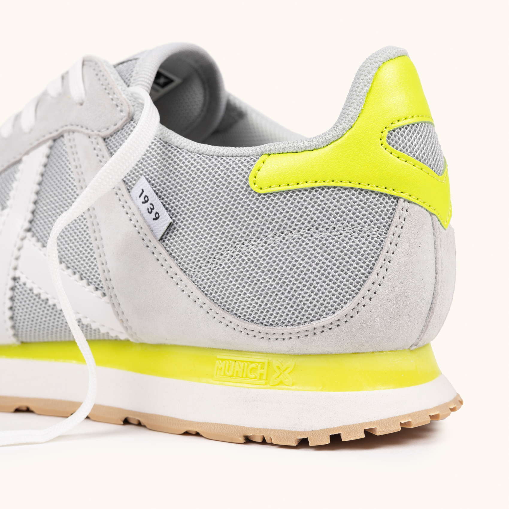 Sneakers de Estilo Retro Running en Serraje y Rejilla Gris y Amarillo MUNICH MASSANA CLASSIC WMN 598