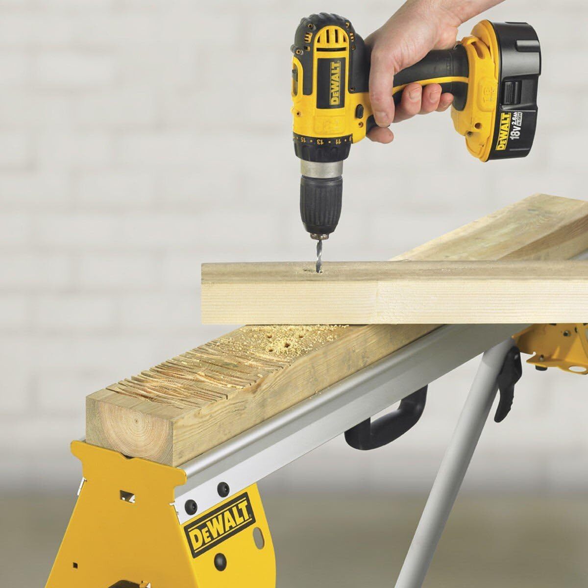 Piètement multi-usage compacte et léger pour scies à onglets - Capacité de charge de 454 kg - DEWALT - DE7035-XJ