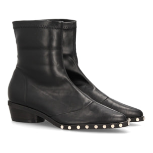 Botines de mujer con tachuelas decorativas