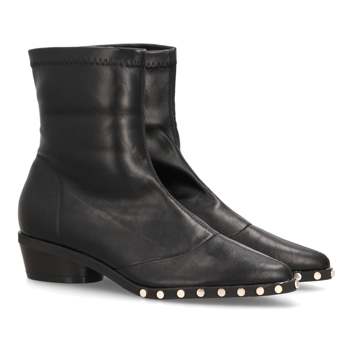 Botines de mujer con tachuelas decorativas
