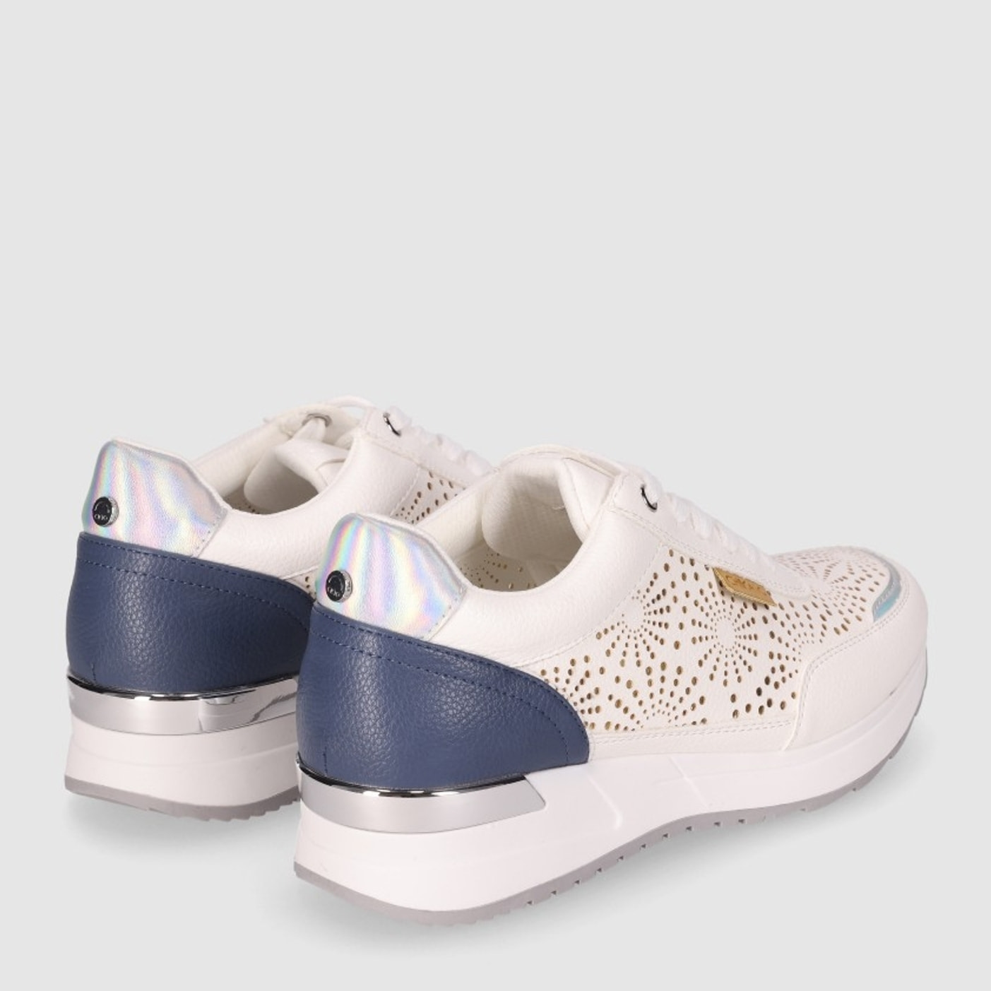 Deportivos - Jeans - Tacón: Bajo