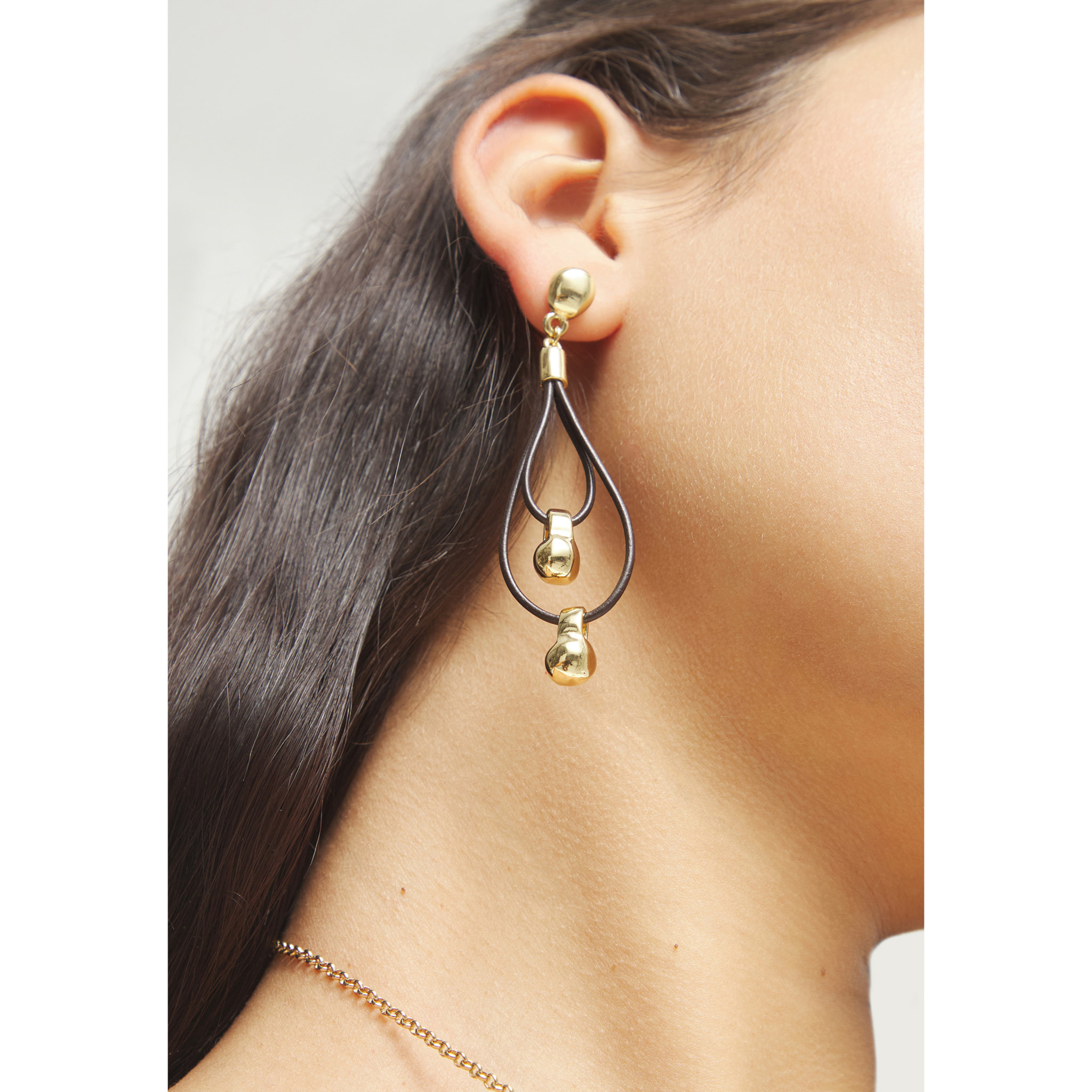 Pendiente GRAVEDAD DORADO U