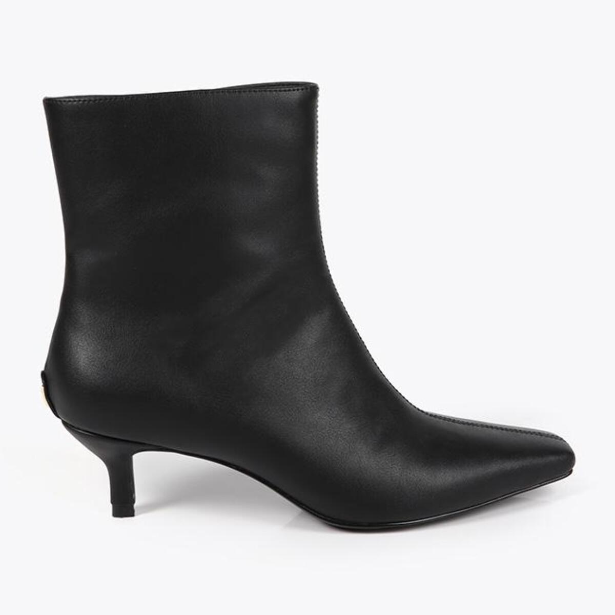 Stivaletto con tacco a punta