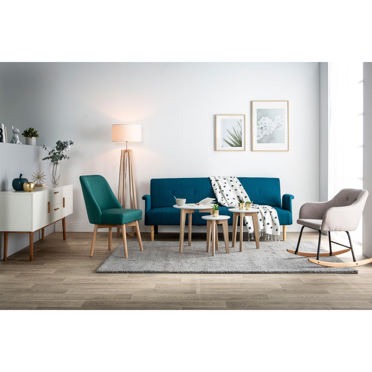 Canapé convertible scandinave 3 places en tissu bleu canard et bois clair OSCAR