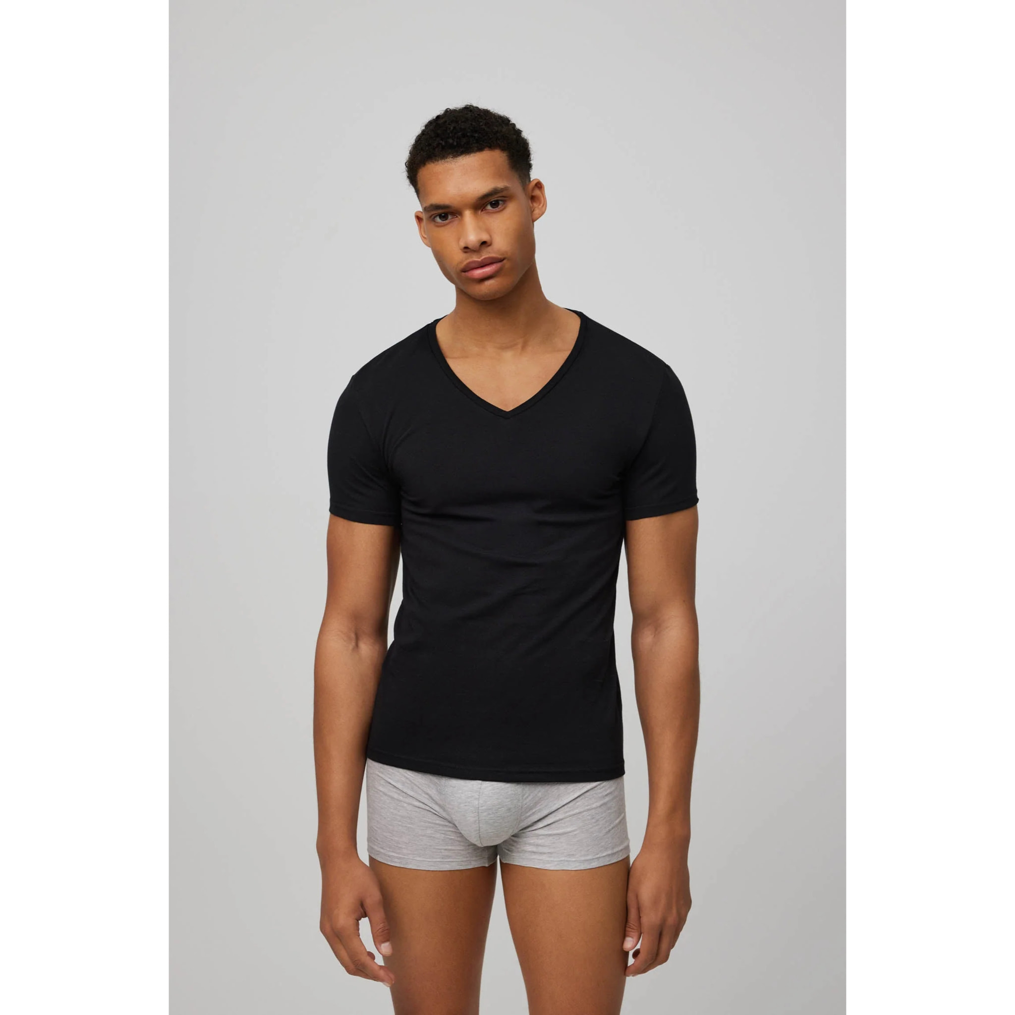 Maglietta nera in cotone a maniche corte con scollo a V