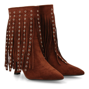 Botín de tacon flecos y tachuelas metálicas