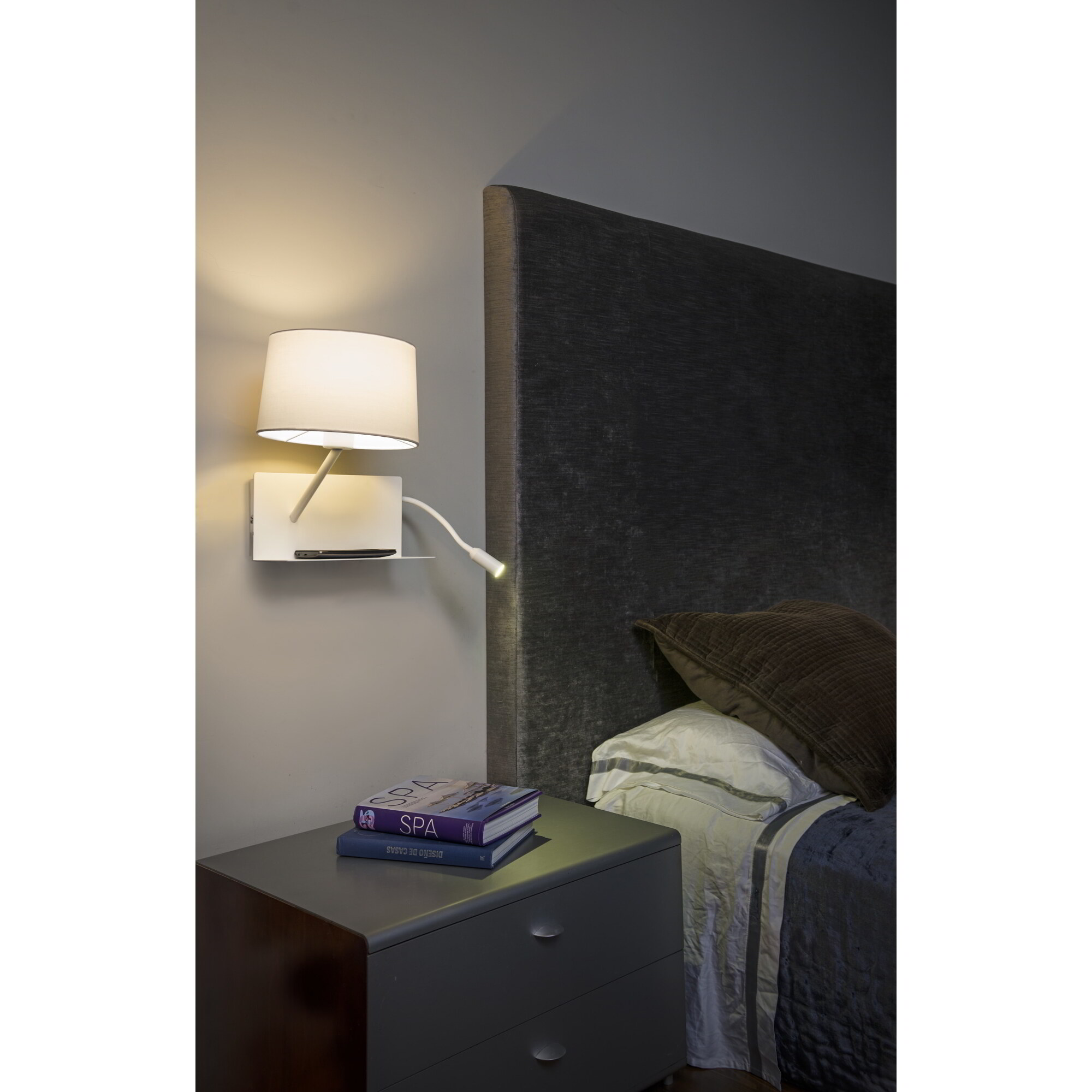 HANDY Lampe applique blanche avec lecteur LED gauche