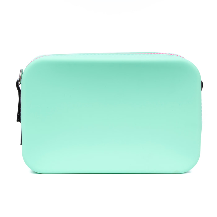 Cuerpo bolso bandolera rectangular de silicona.