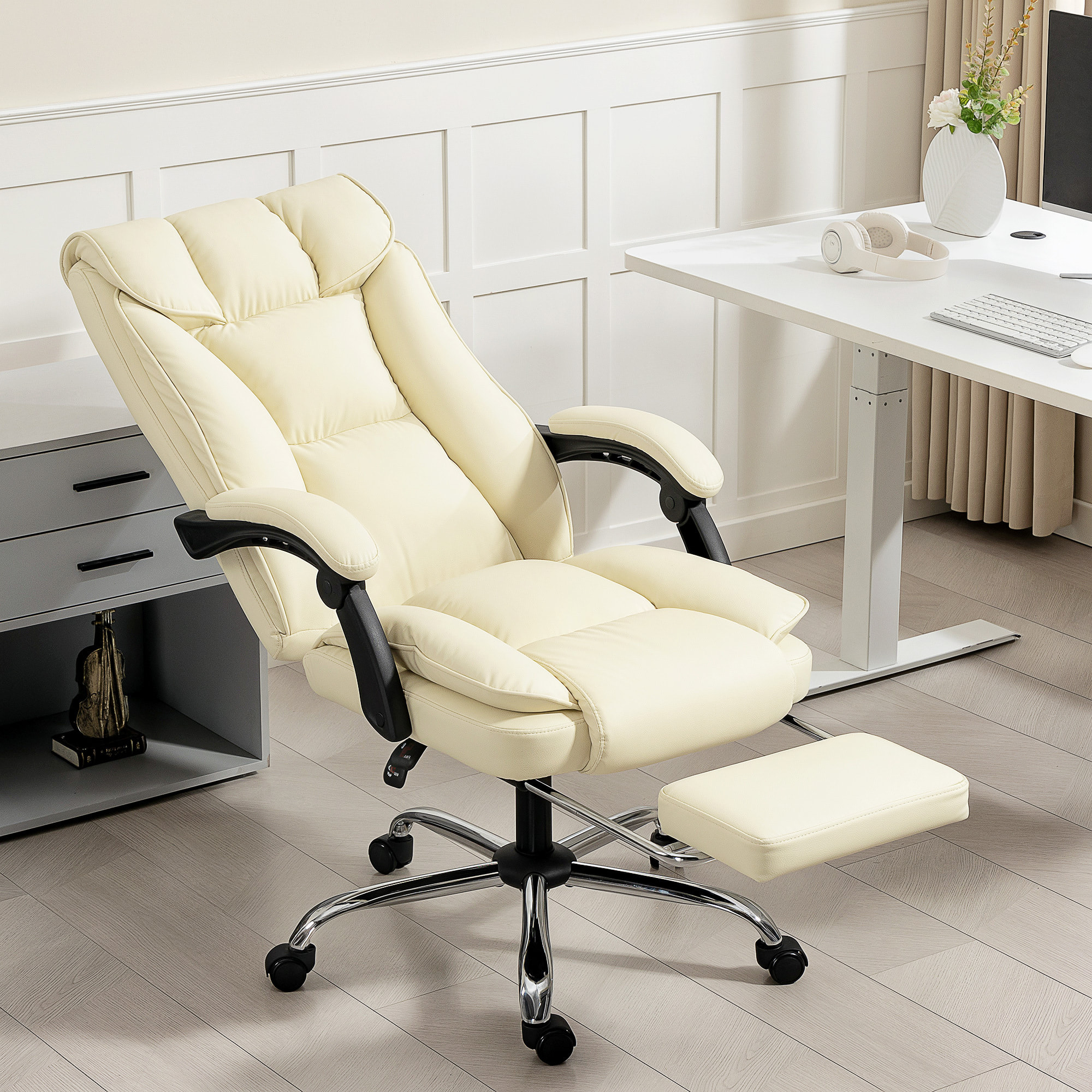 Silla de Escritorio con Reposapiés, Silla de Oficina Giratoria, con Respaldo Reclinable y Alto, Acolchado Grueso Doble, Tapizada en Cuero Sintético Resistente, Altura Ajustable, Beige