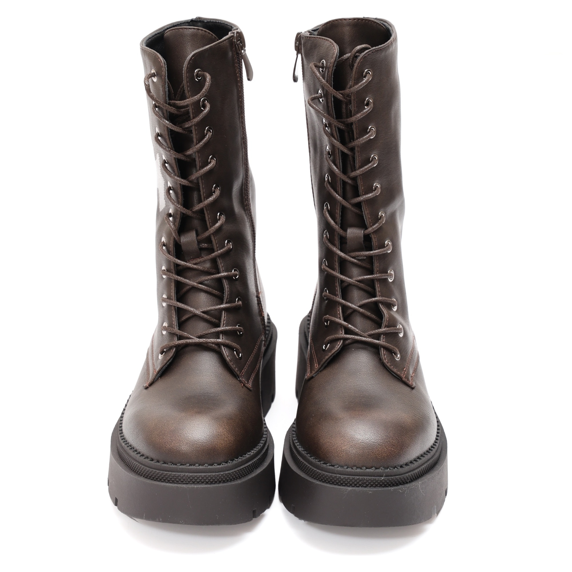 Anfibi in simil pelle con stringhe