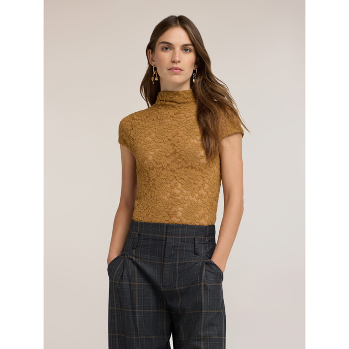 Motivi - T-shirt in pizzo con collo alto e orlo smerlato - Giallo