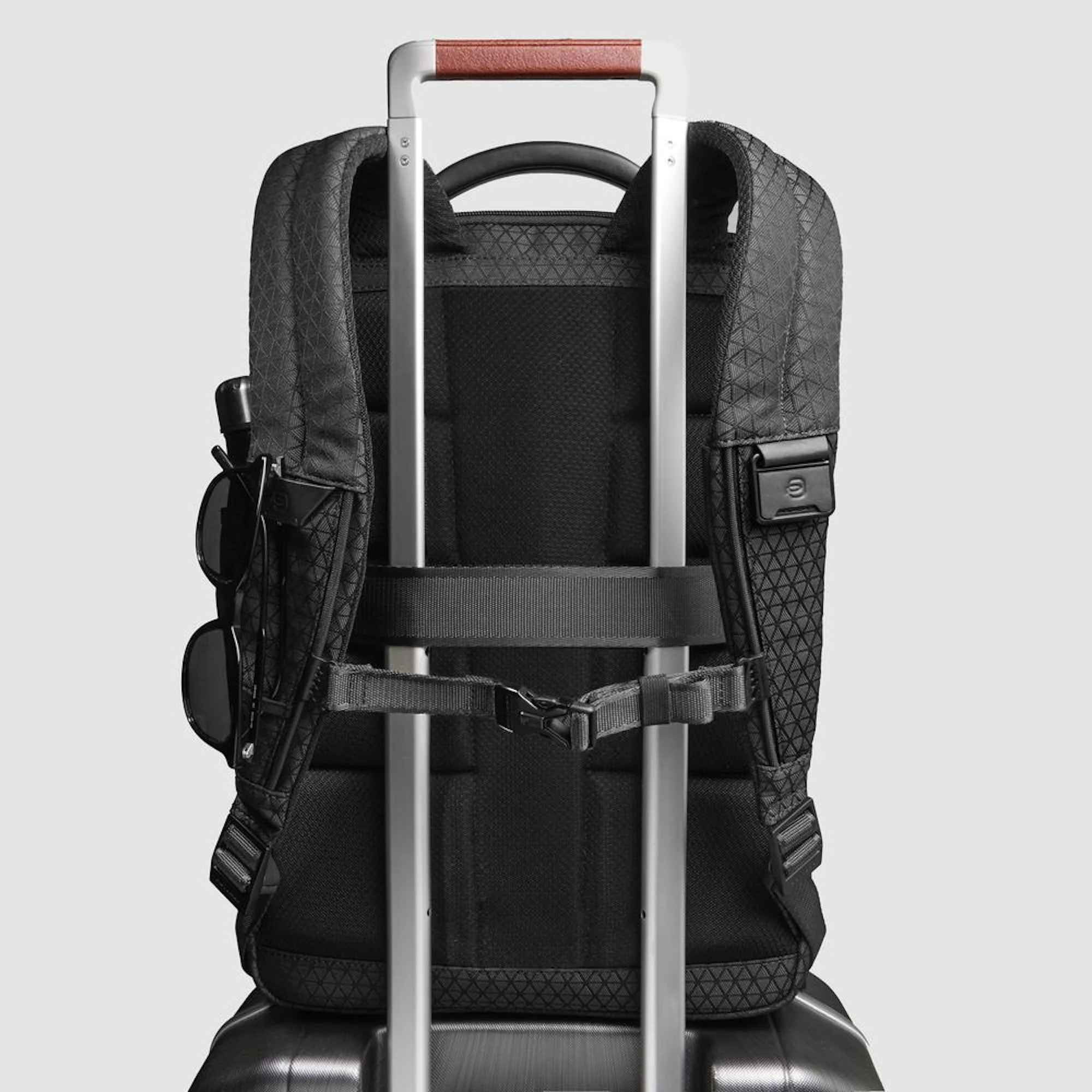 Piquadro Zaino da viaggio modulare porta pc e iPad® con sistema di sicurezza antifurto e tasca portaocchiali