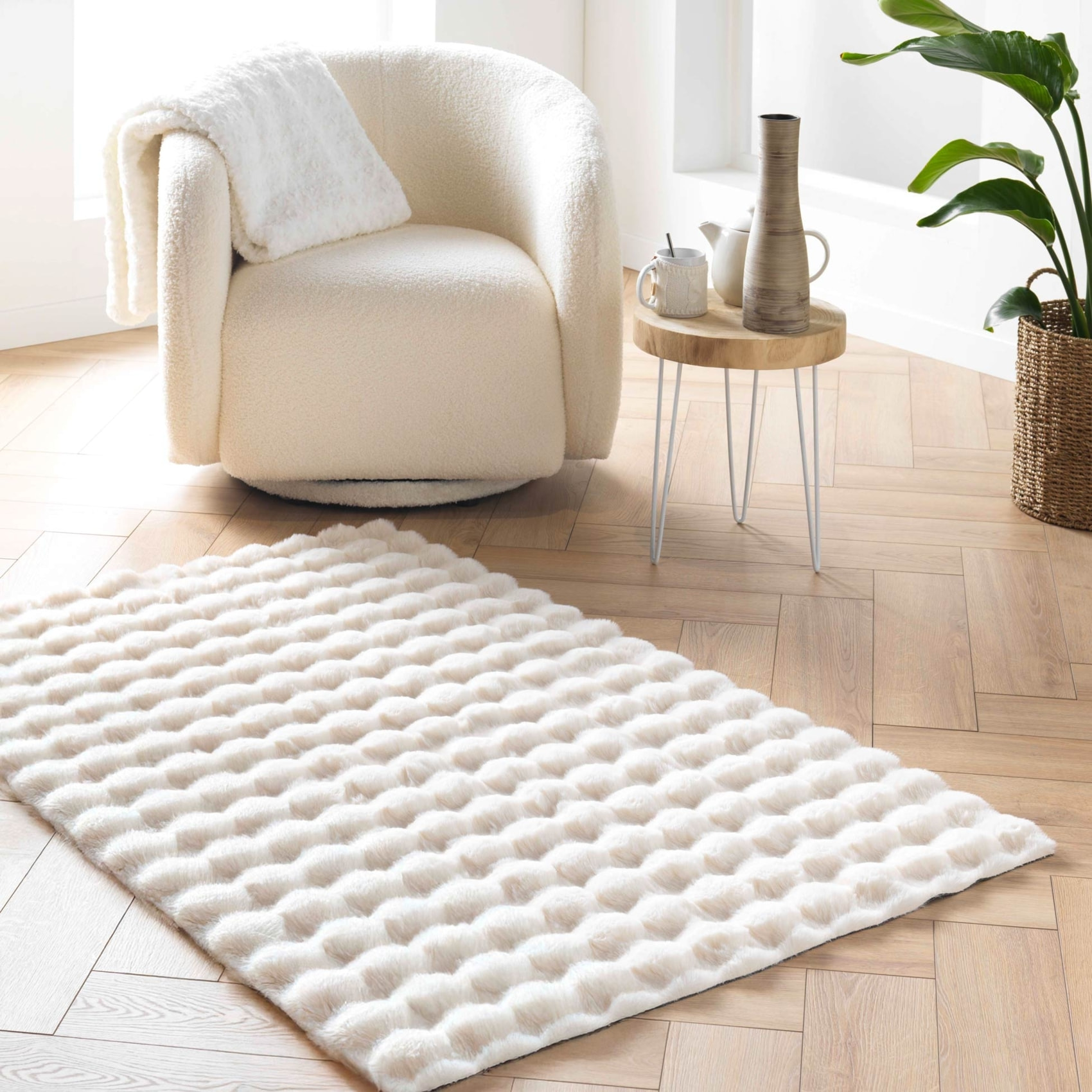 Tapis doux en imitation fourrure avec relief moelleux - Naturel
