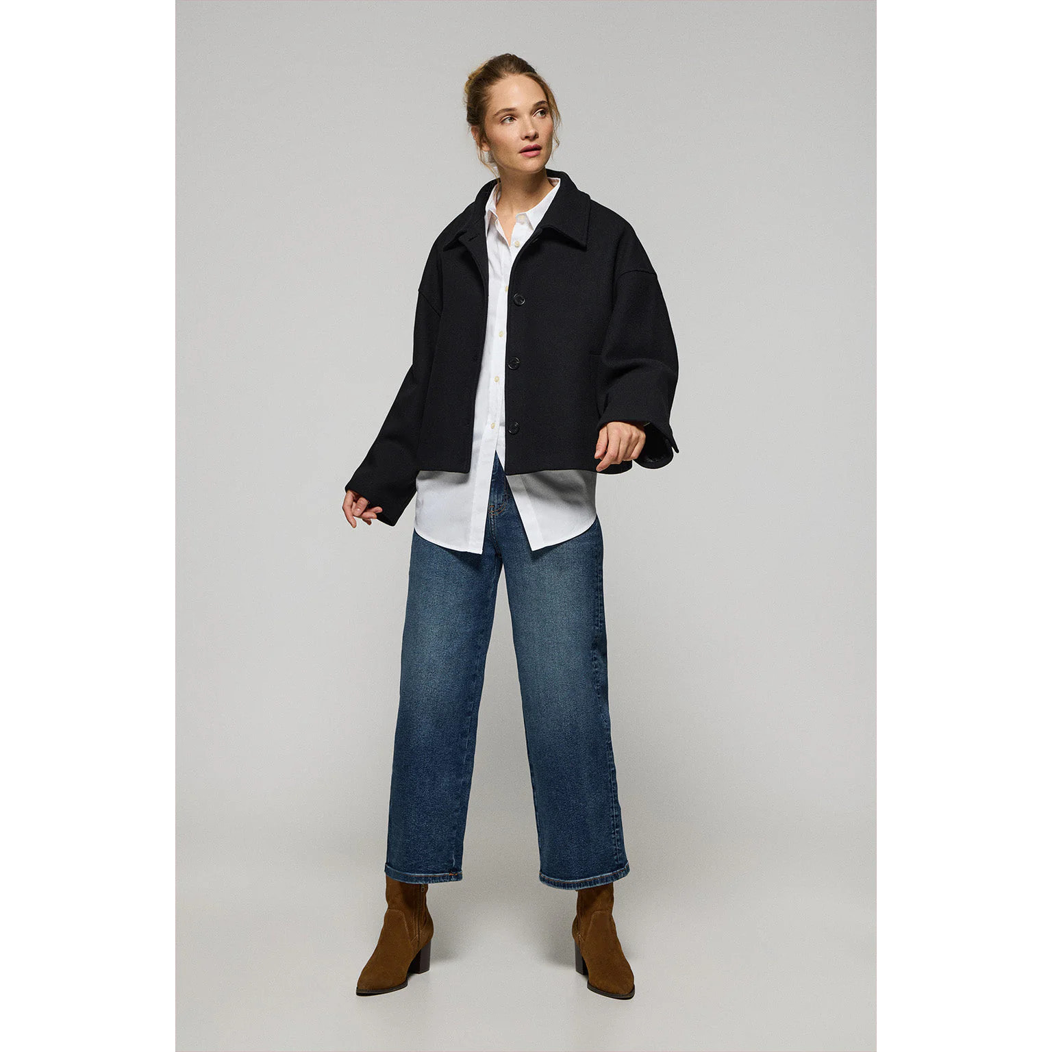 Abrigo corto Lita negro abotonado y detalles Polo Club