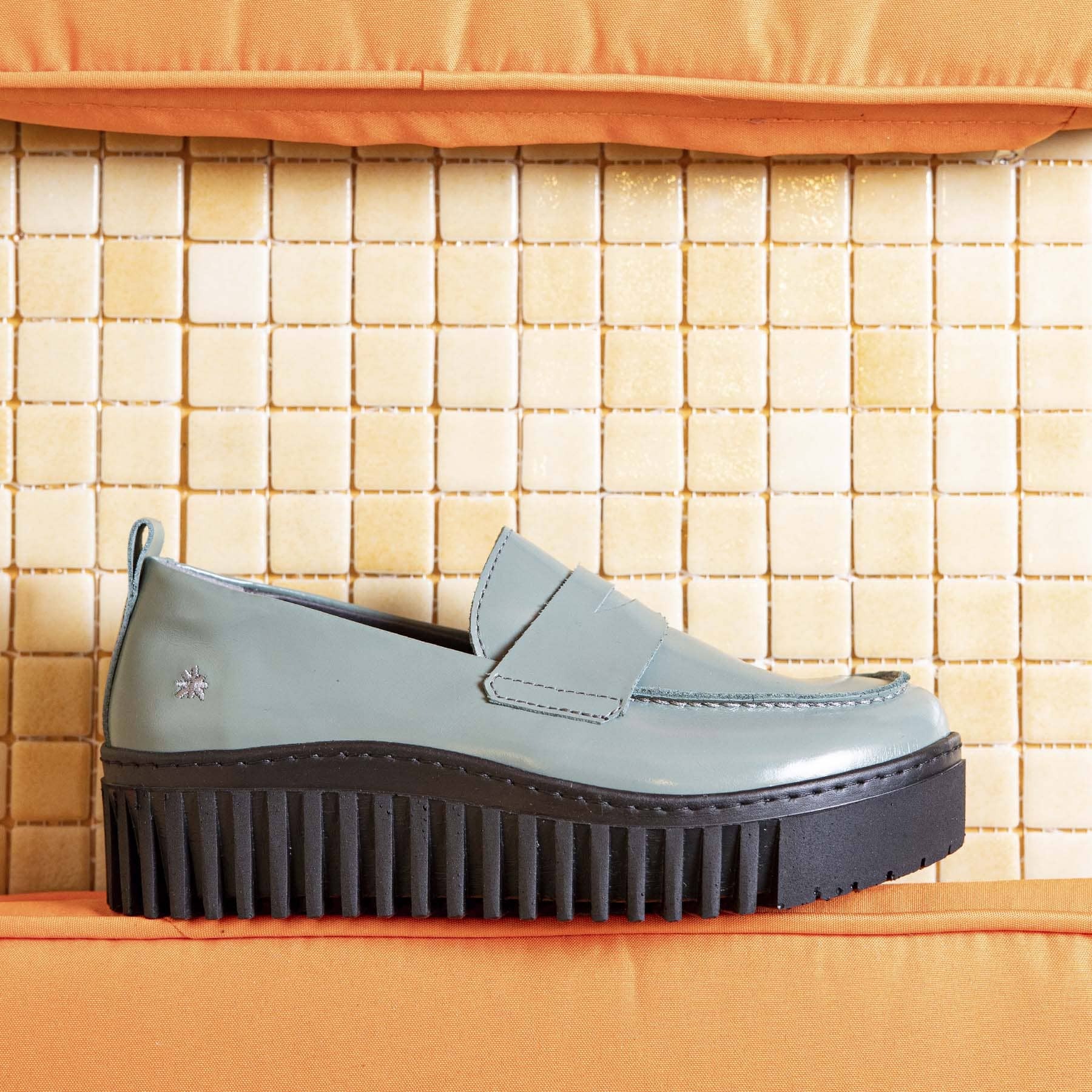 Zapatos 1530 NOBUCK KARAMEL/BRIGHTON color Karamel